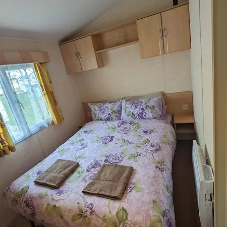 Meadow Lakes Caravan Golden Palm Chapel Saint Leonards Exterior photo