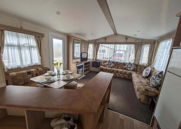 Meadow Lakes Caravan Golden Palm