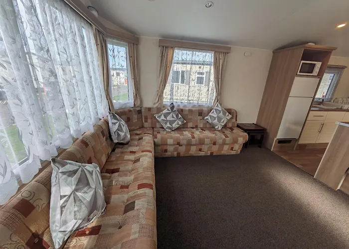 Meadow Lakes Caravan Golden Palm