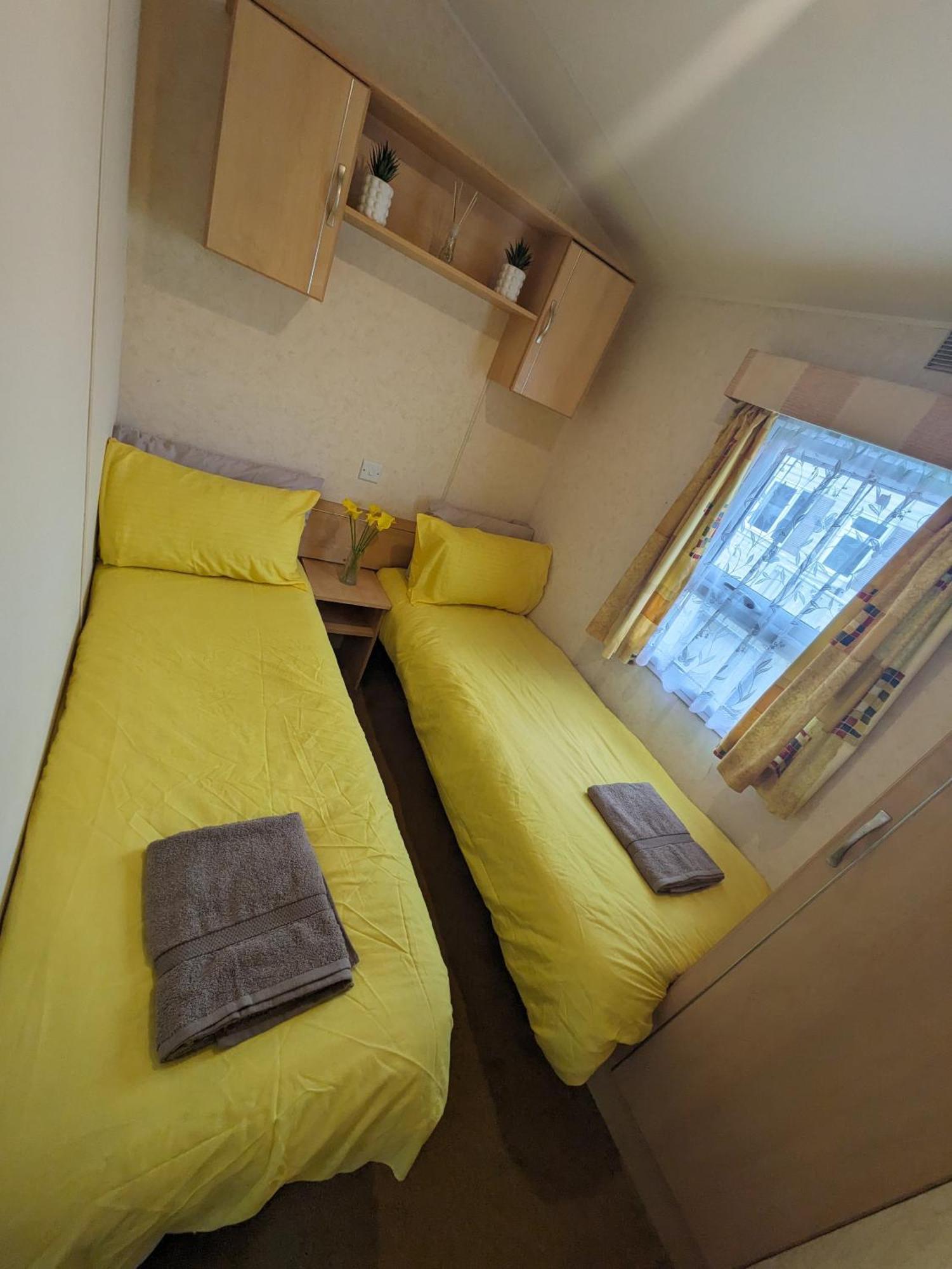 Meadow Lakes Caravan Golden Palm